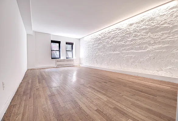 Rented by Urbane Brokerage | media 1