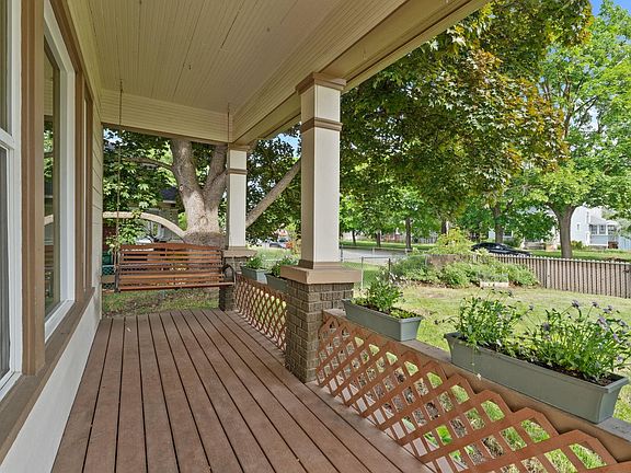 3rd image of 709 W York Ave