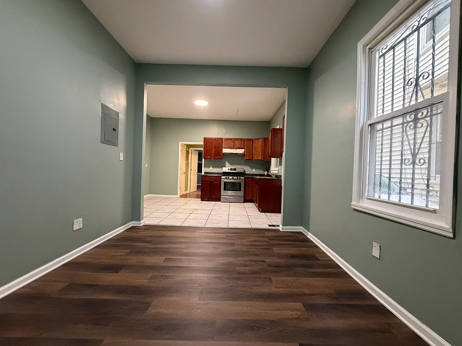 2 bed, 900 sqft, $1,800 — Photo 2