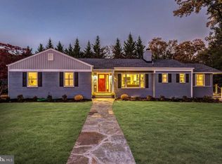 6018 Munson Hill Rd, Falls Church, VA 22041