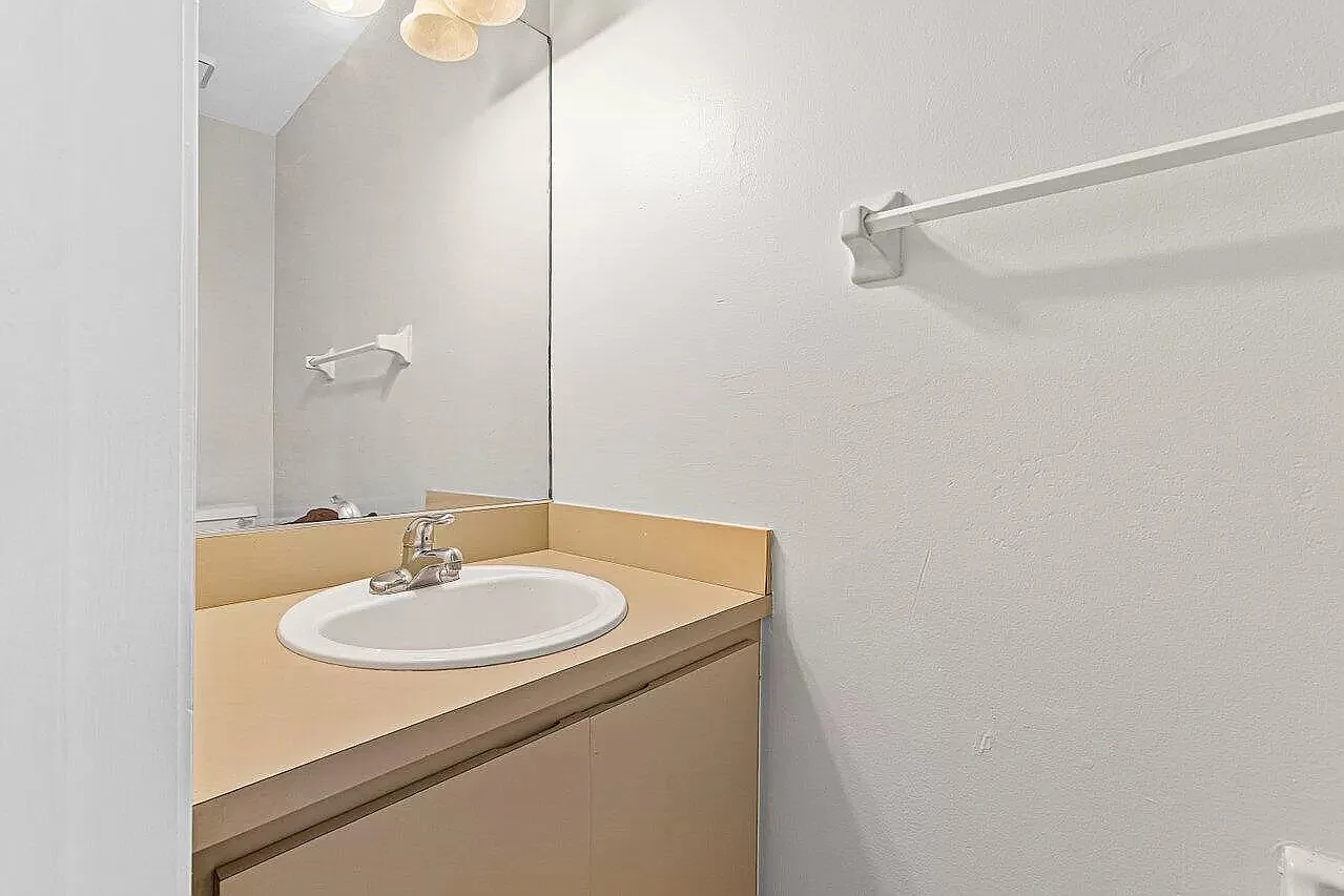 2 bed, 2.5 bath, 1400 sqft, $2,500 — Photo 4