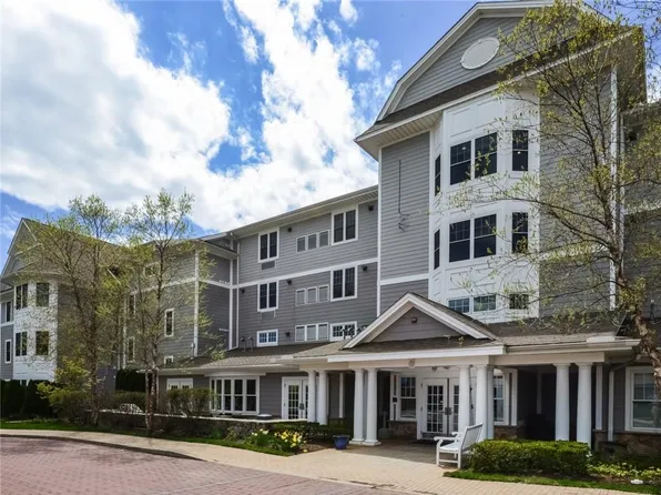 71 Starboard Dr Unit 210, Tiverton, RI 02878
