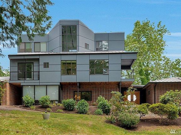 2nd image of 2710 294th Ave NE