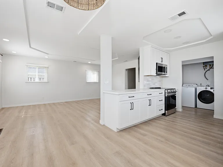 3718 Nile St — Photo 3