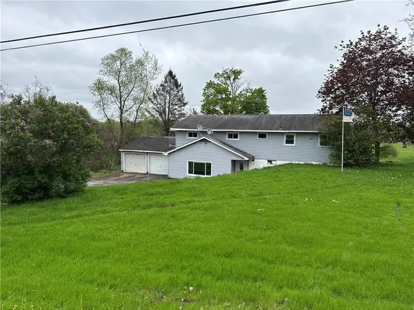 37 Hilltop Dr, Phoenix, NY 13135