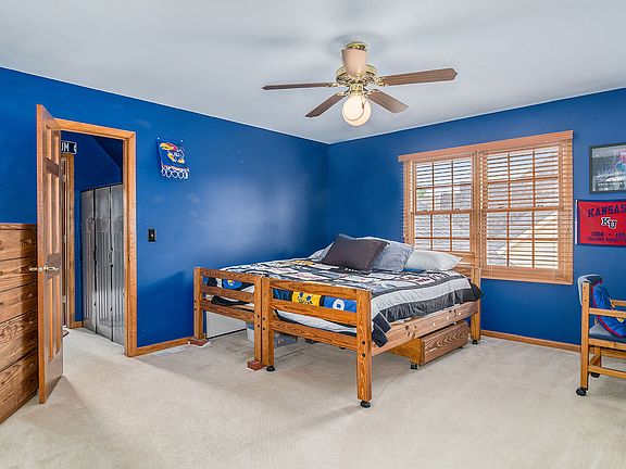 3rd image of 2212 Caledonia Ct SE