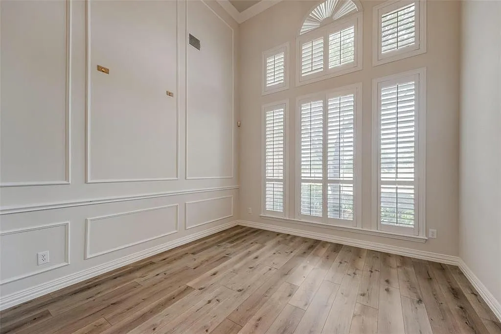 5 bed, 4.0 bath, 3855 sqft, $5,900 — Photo 4