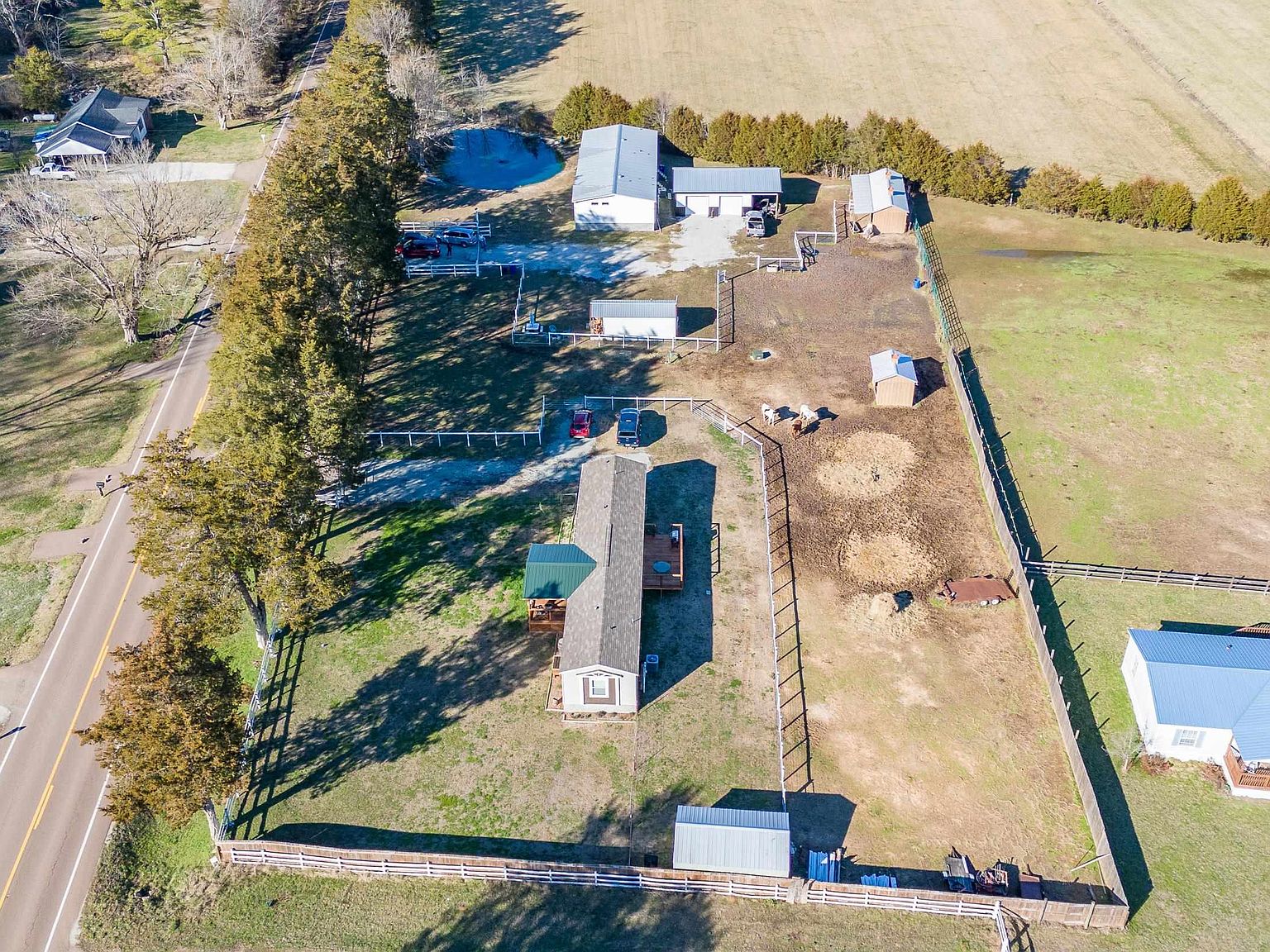 656 Waynesboro Hwy, Waynesboro, TN 38485 | MLS #240706 | Zillow