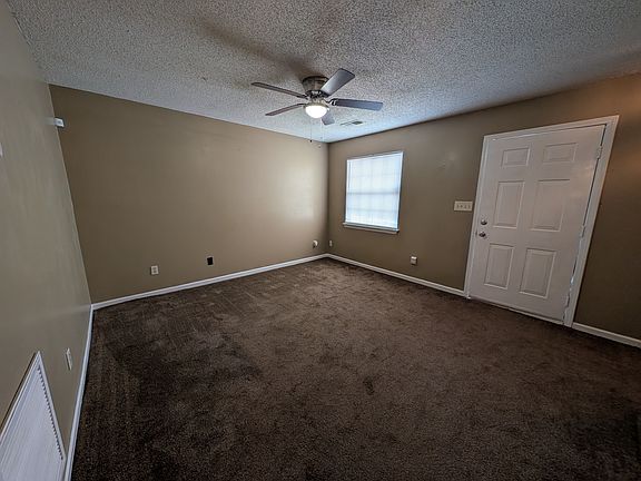 2nd image of 2513 Hampstead Dr