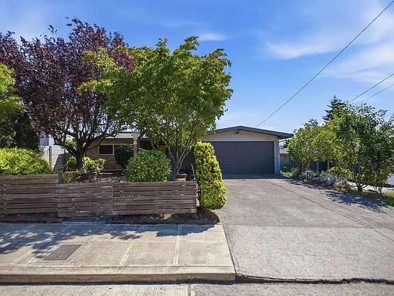 3rd image of 2826 25th Ave W