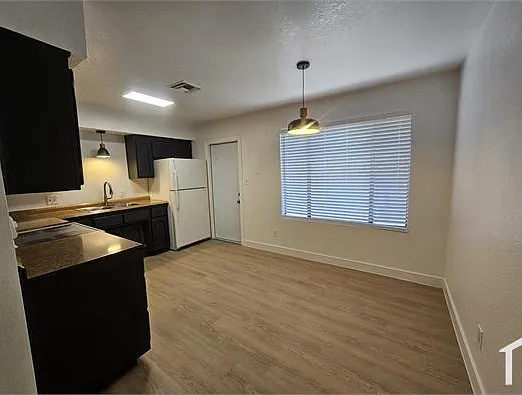 2 bed, 900 sqft, $1,350 — Photo 4