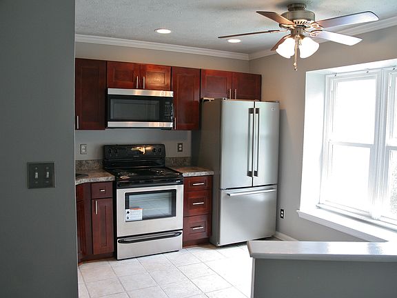 3rd image of 4905 Abbotsford Mews