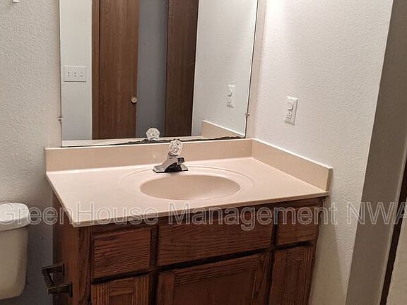 2nd image of 1006 Benton St #B