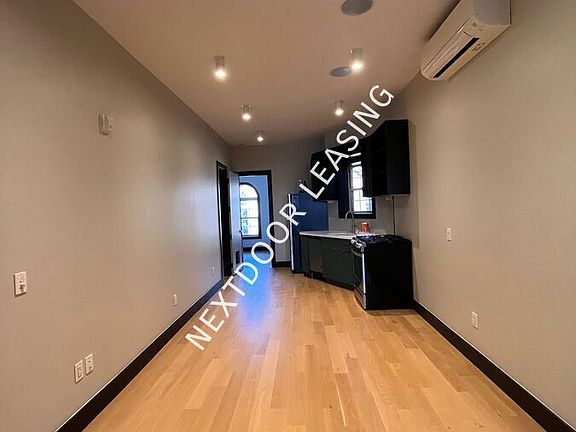 4th image of 41 Van Wagenen Ave #4LM