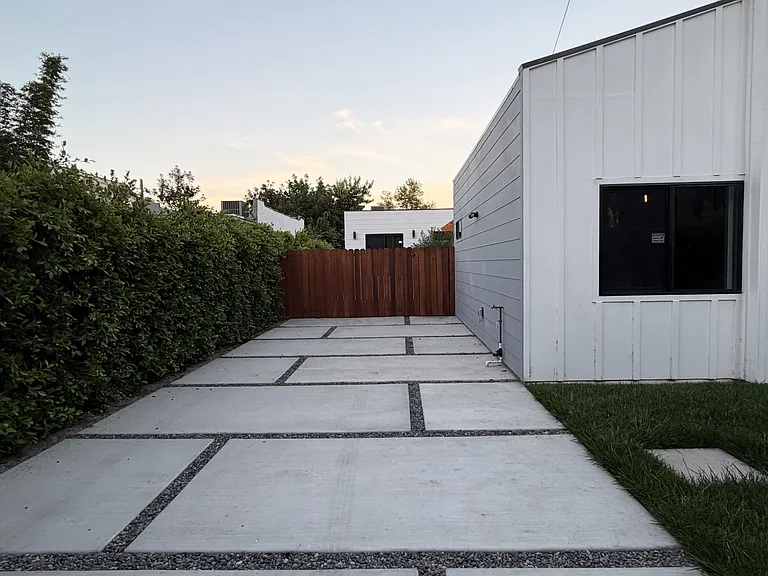 S Bronson Ave — Photo 2