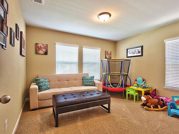 4th image of 381 Palo Verde Way