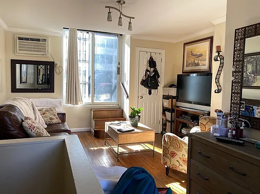 Rented by David Francis New York LLC | media 8