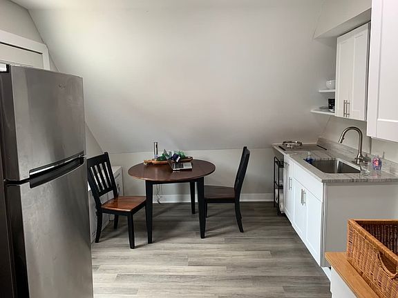3rd image of 3121 N Kenmore Ave Unit 3