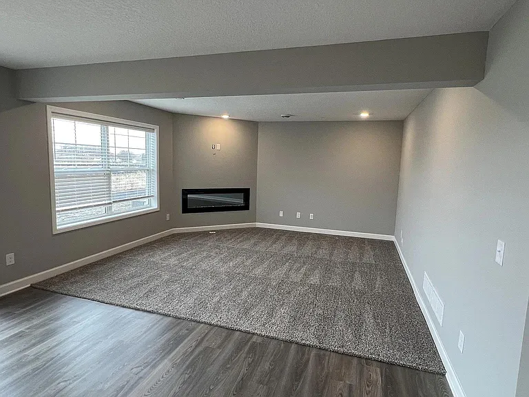 1015 Field Ct — Photo 3