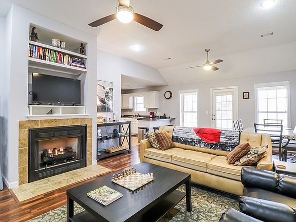 4th image of 218 Shelbi Dr