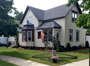 1302 S 13th St, Manitowoc, WI 54220