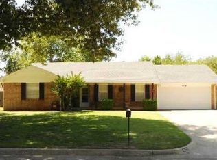 813 SW 26th St, El Reno, OK 73036