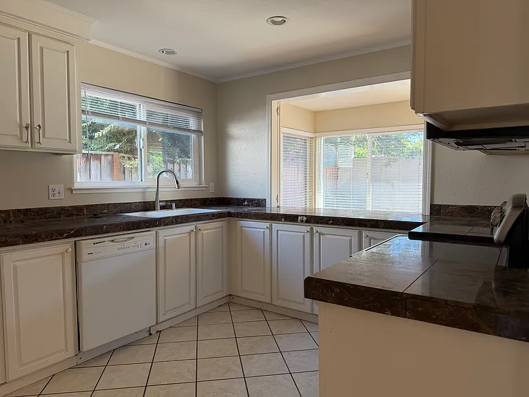 7378 Phinney Way — Photo 7