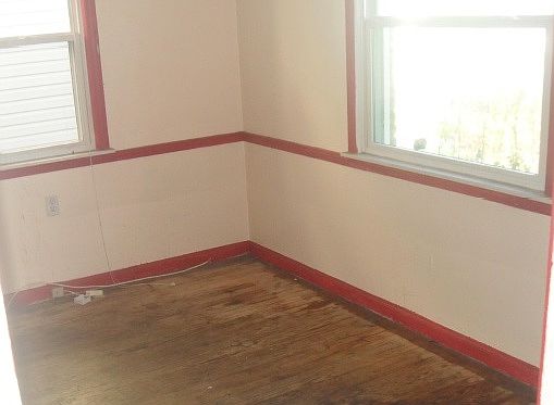 4th image of 1327 Mayflower Ave
