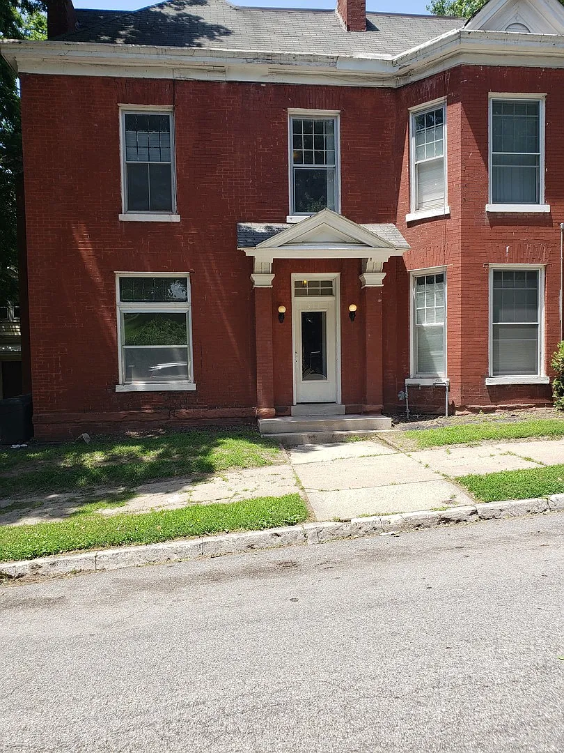 Building Photo - 310 S 11th Street