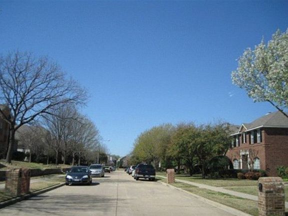 4th image of 3736 Southport Dr
