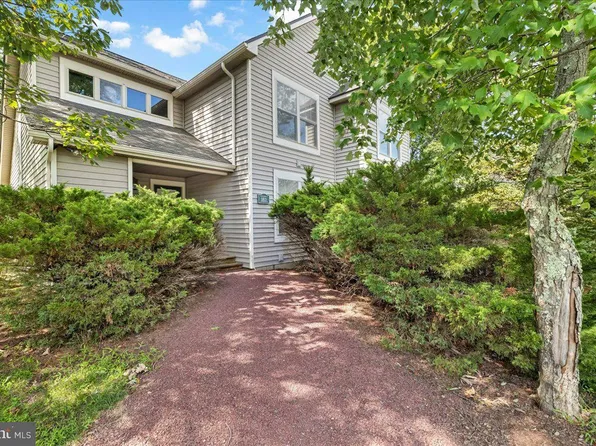 183 Hawthorne Ct, Tannersville, PA 18372