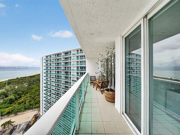 5th image of 100 Bayview Dr APT 1908