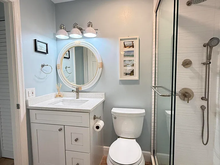 225 N Lakeshore Dr — Photo 46