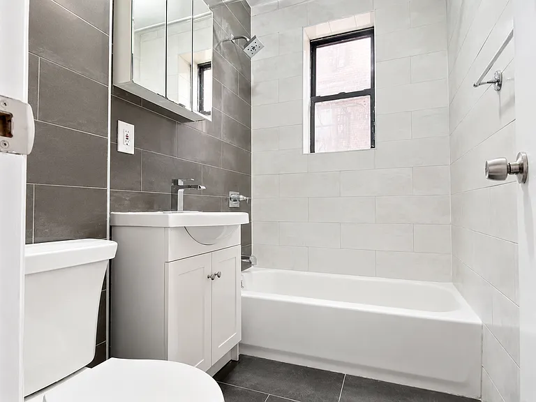 112 Nagle Ave #2G — Photo 8