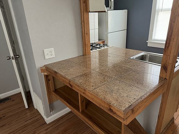 5th image of 642 Bellevue Pl