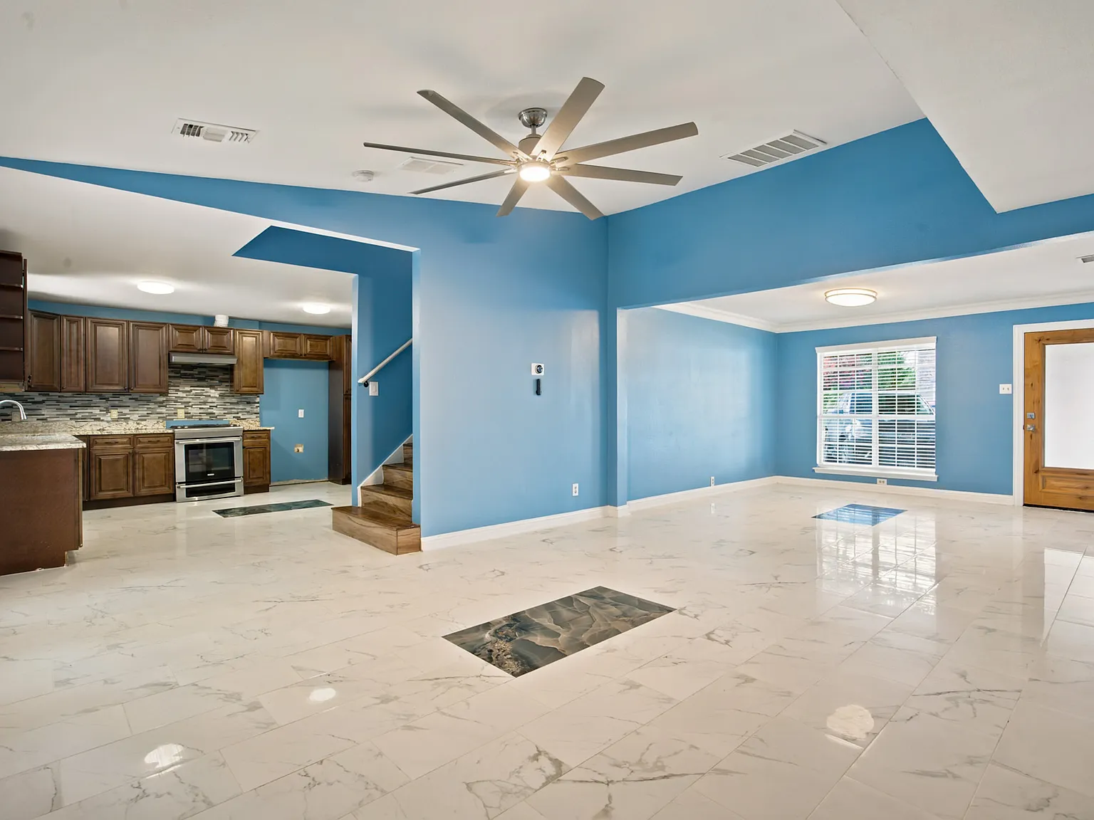 5 bed, 2818 sqft, $3,495 — Photo 4