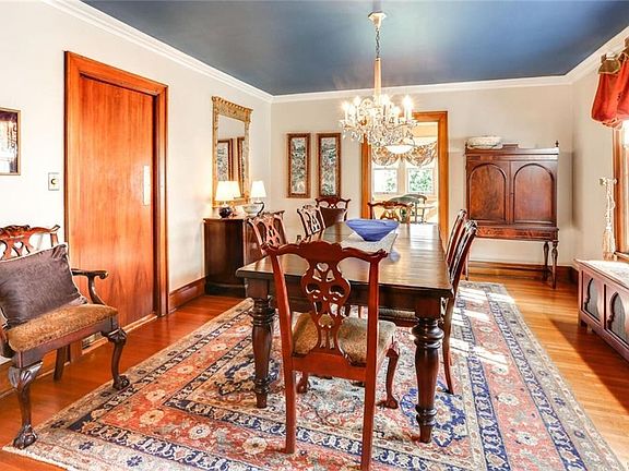 3rd image of 261 Woodbridge Ave