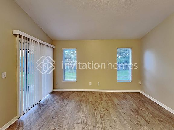 3rd image of 842 Cherry Laurel St