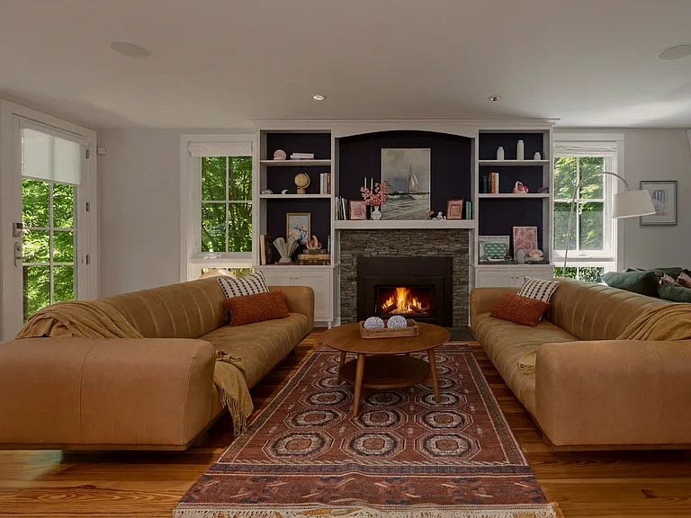 130 Carroll Ave — Photo 4