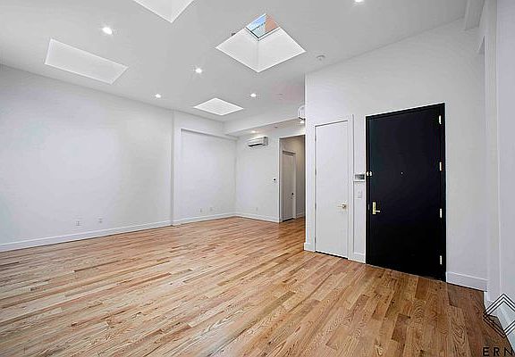 4th image of 99 Varet St #2M
