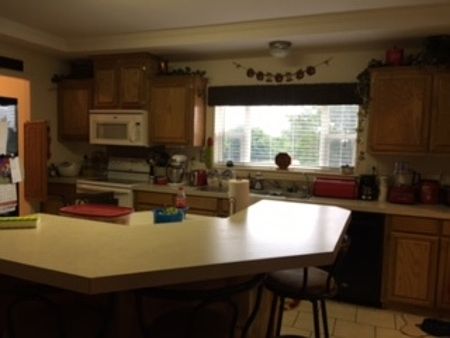 KITCHEN;BREAKFAST BAR