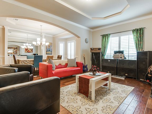 Formal living & dining