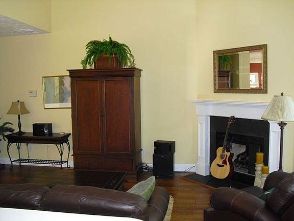3rd image of 2900 Georgian Manor Dr