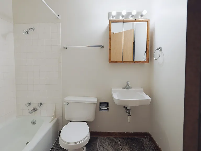 1341 E St #3 — Photo 8