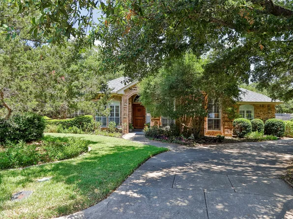 2912 Oak Ridge Dr, Hurst, TX 76054