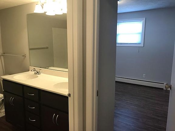 4th image of 710 Arcadia Dr APT 3