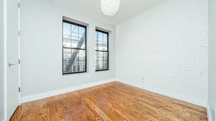 Rented by Nooklyn NYC LLC | media 80