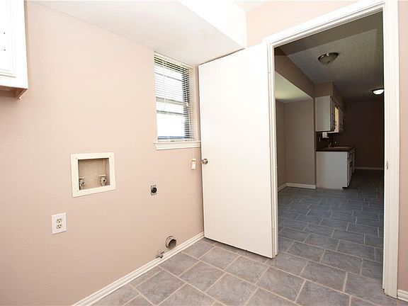 5th image of 815 Ladner Ln
