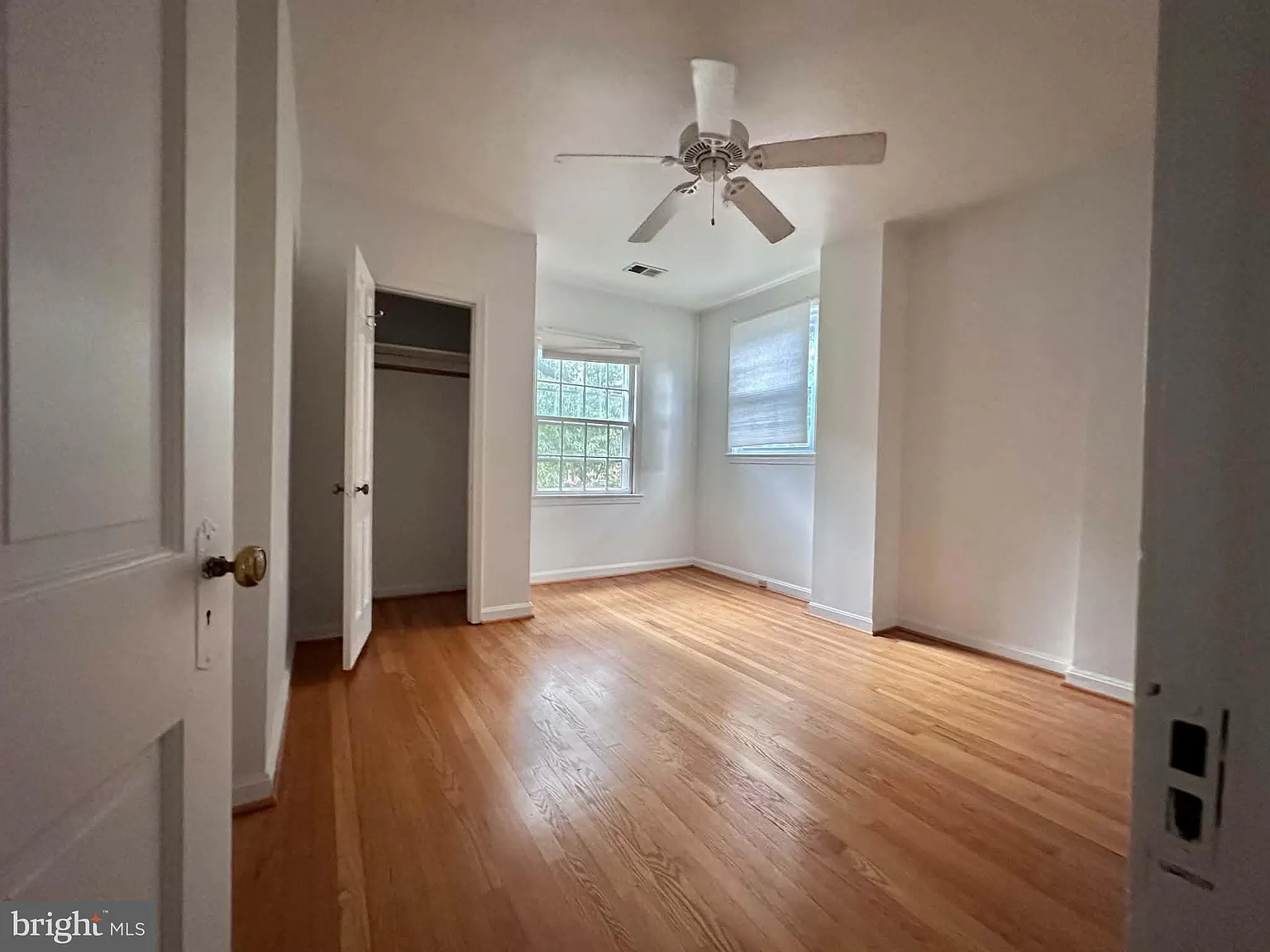 2 bed, 970 sqft, $2,300 — Photo 4