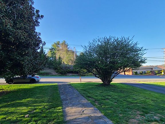 3rd image of 901 W Stuart Dr